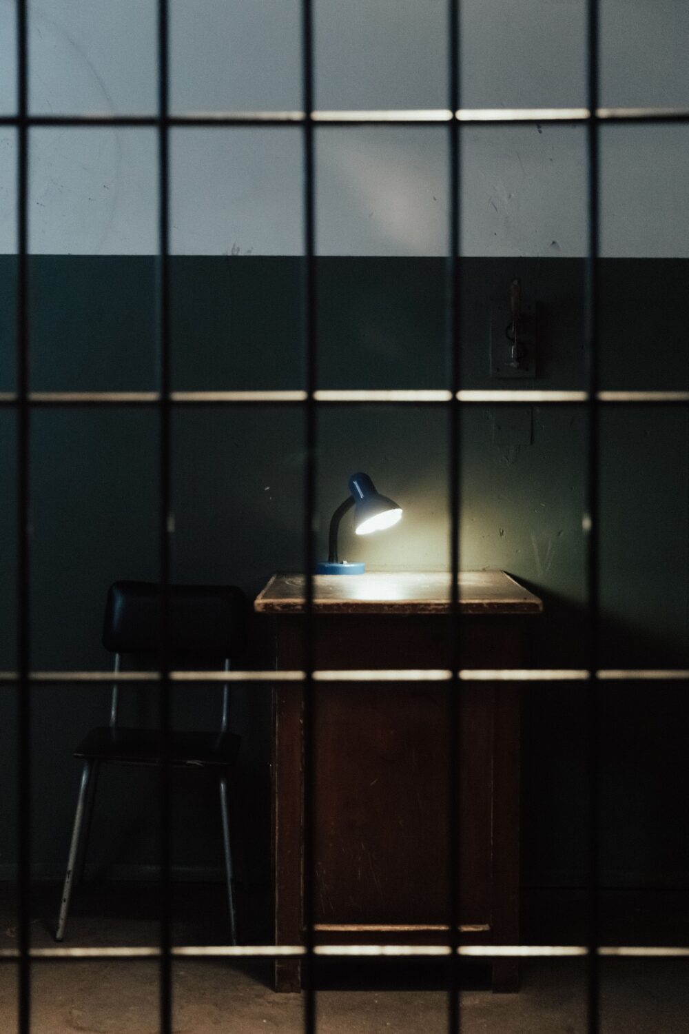 刑務所内 イメージ
